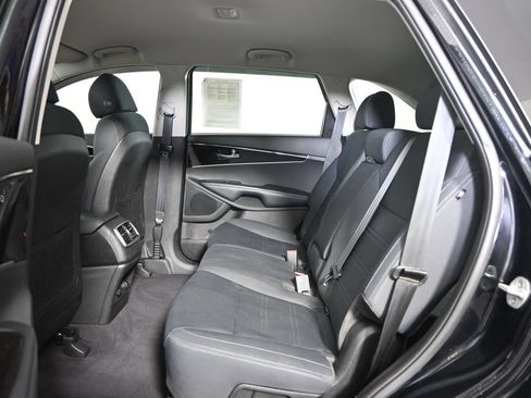 Used 2018 Kia Sorento FWD image 18