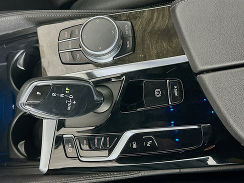 Used 2021 BMW 530e w/ M Sport Package RWD image 25