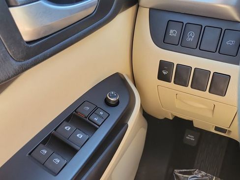Used 2018 Toyota Highlander XLE FWD image 19