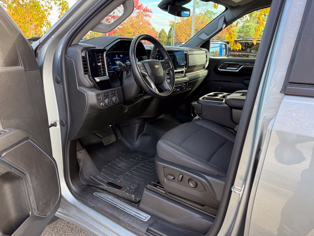 Used 2023 Chevrolet Silverado 1500 LT AWD/4WD image 12