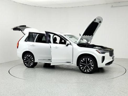 New 2025 Volvo XC90 T8 Plus w/ Protection Package Premier AWD/4WD image 10