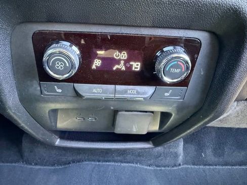Used 2025 Chevrolet Traverse High Country AWD/4WD image 37