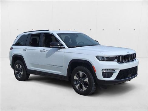 Used 2025 Jeep Grand Cherokee Limited 4xe image 3