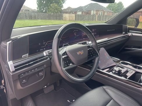 Used 2025 Cadillac Escalade ESV Luxury AWD/4WD image 10