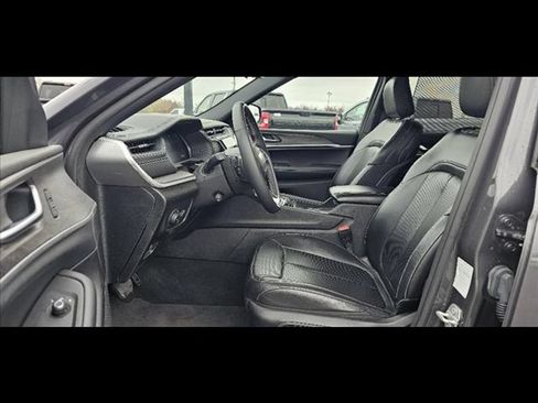 Used 2024 Jeep Grand Cherokee L Limited w/ Luxury Tech Group II AWD/4WD image 14