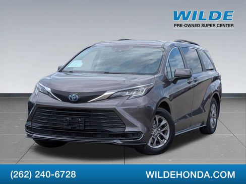 Used 2021 Toyota Sienna LE w/ LE Plus Package AWD/4WD image 1