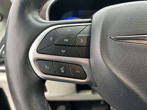 Used 2017 Chrysler Pacifica Touring-L Plus w/ Advanced Safetytec Group image 22