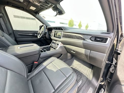 Used 2024 GMC Yukon Denali w/ Advanced Technology Package AWD/4WD image 30