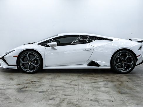 Used 2023 Lamborghini Huracan Tecnica image 12