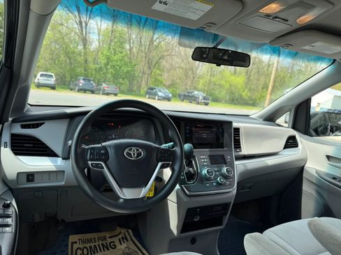Used 2015 Toyota Sienna L FWD image 49