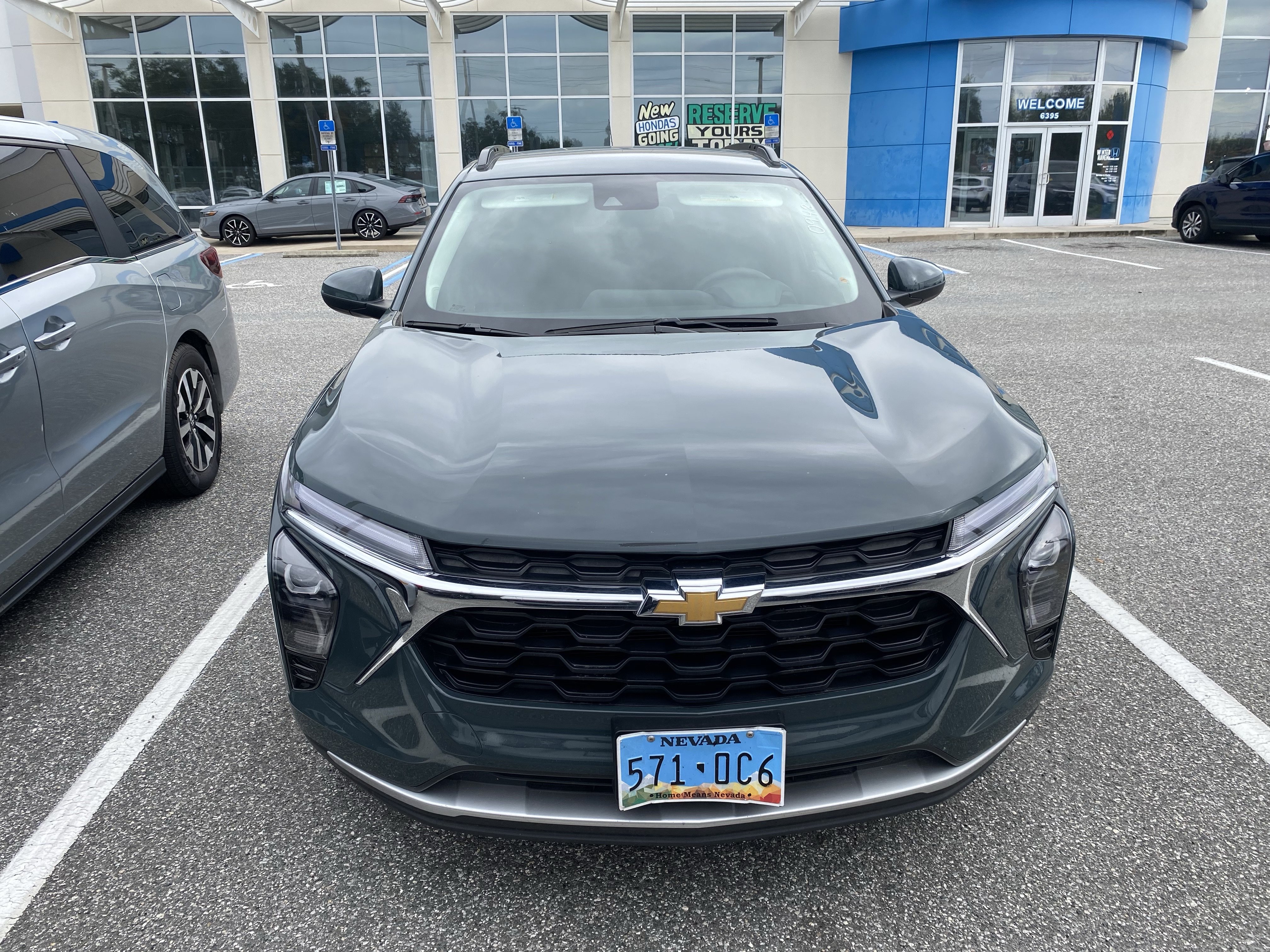 Used 2025 Chevrolet Trax LT FWD image 14