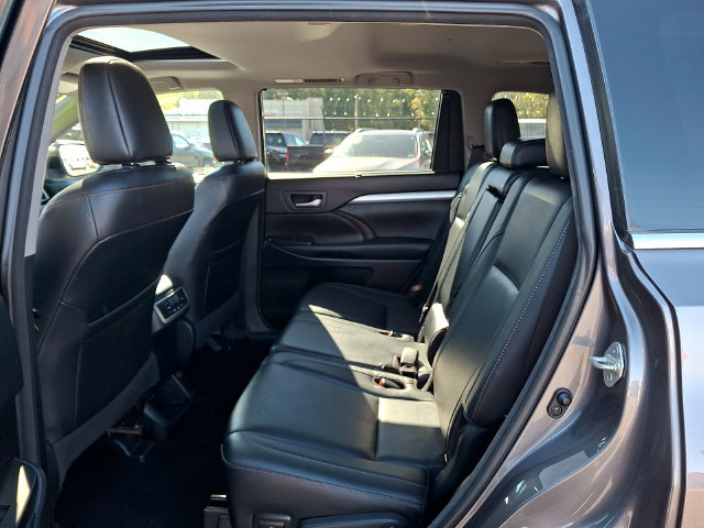 Certified 2018 Toyota Highlander XLE w/ Protection Package #3 AWD/4WD image 10