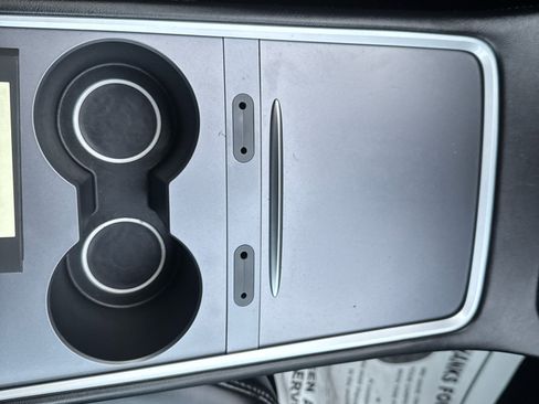 Used 2024 Tesla Model Y Long Range image 32