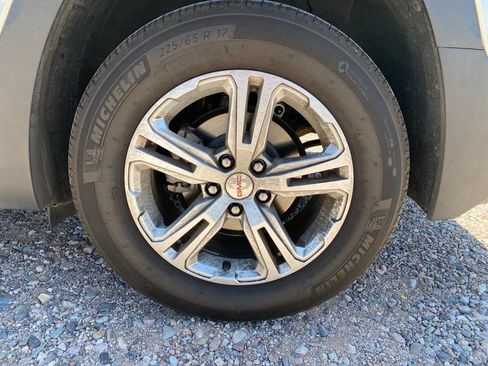 Used 2024 GMC Terrain SLE FWD image 5