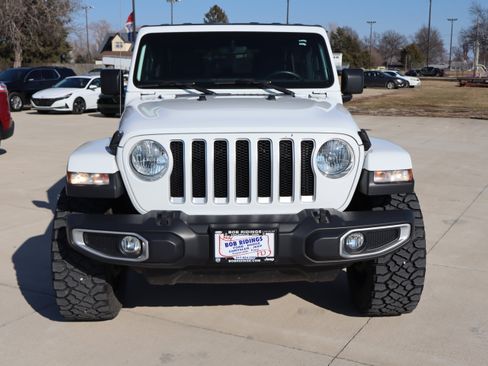 Used 2018 Jeep Wrangler Unlimited Sahara image 2