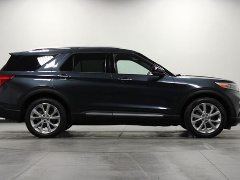 Used 2022 Ford Explorer Platinum w/ Technology Package RWD image 3