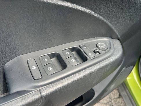 Certified 2023 Hyundai Venue SEL image 16