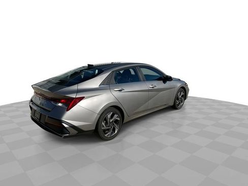Used 2025 Hyundai Elantra SEL FWD image 9