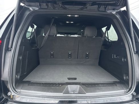 Used 2022 GMC Yukon XL SLT w/ SLT Premium Package image 29