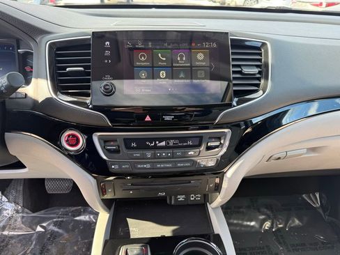 Used 2019 Honda Pilot Touring image 12