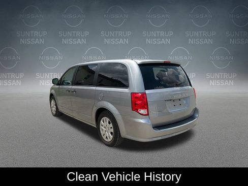 Used 2020 Dodge Grand Caravan SE FWD image 3