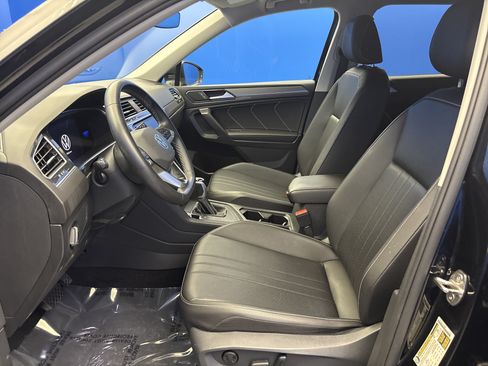 Certified 2023 Volkswagen Tiguan SE FWD image 12