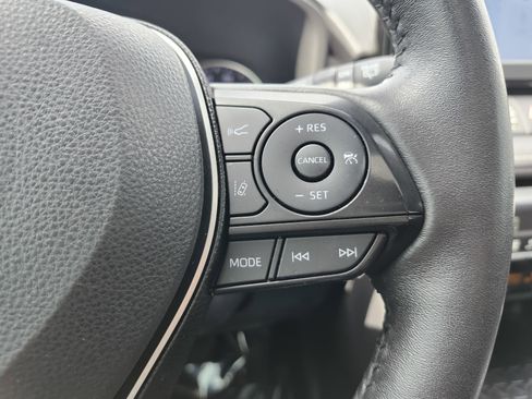 Used 2021 Toyota RAV4 XLE Premium image 36