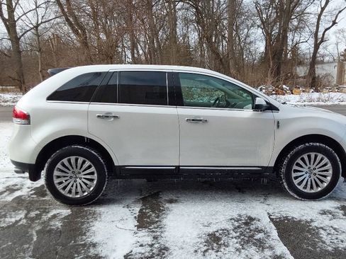 Used 2014 Lincoln MKX FWD image 5