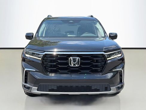 Used 2025 Honda Pilot Touring image 3