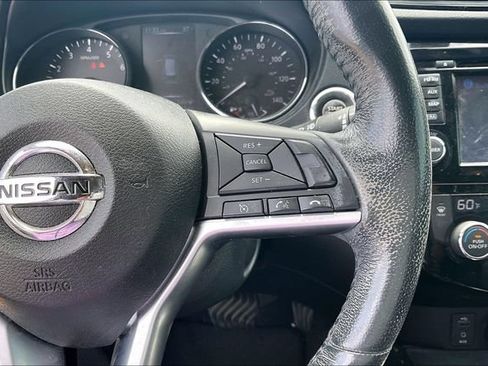 Used 2017 Nissan Rogue SV FWD image 12