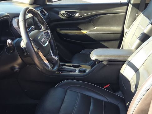 Used 2019 GMC Acadia Denali w/ Technology Package FWD image 17