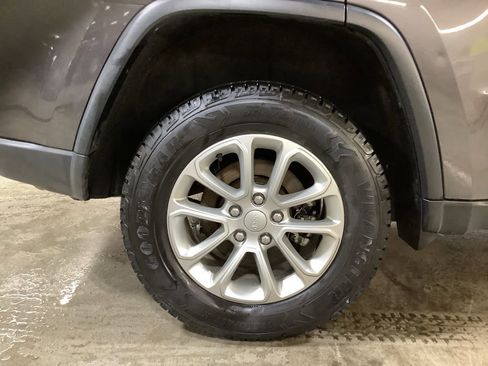 Used 2021 Jeep Grand Cherokee Laredo image 10