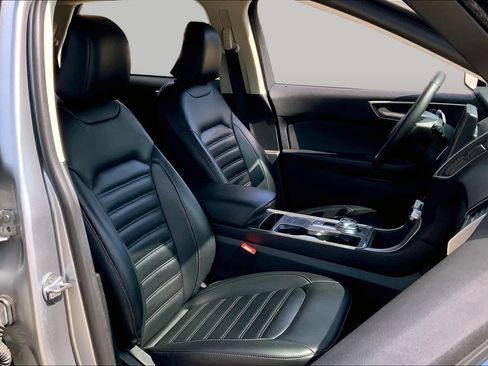 Used 2024 Ford Edge SEL AWD/4WD image 9