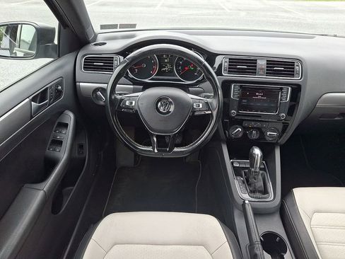 Used 2017 Volkswagen Jetta Sport FWD image 11