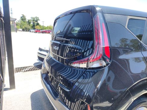 Used 2024 Kia Soul S FWD image 5
