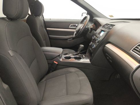 Used 2017 Ford Explorer XLT FWD image 21