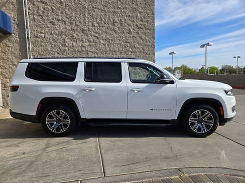 Used 2024 Jeep Wagoneer L Series II w/ Flexible Seating Group image 6