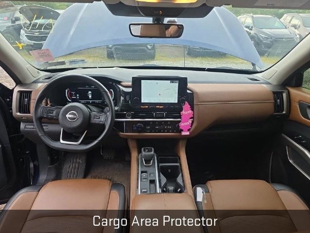 Used 2024 Nissan Pathfinder Platinum FWD image 9