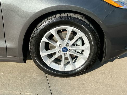 Used 2020 Ford Fusion SE image 10