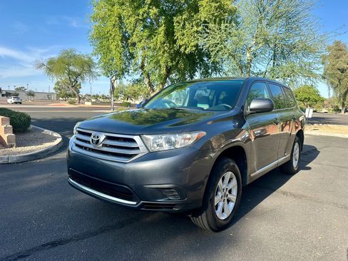 Used 2012 Toyota Highlander FWD image 1