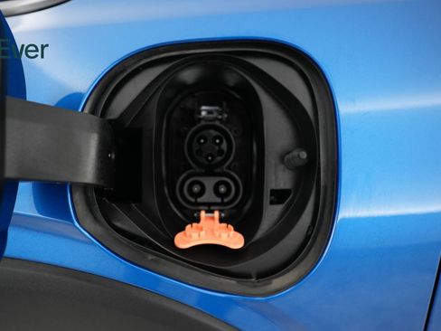 Used 2023 Chevrolet Bolt EUV Premier w/ Sun & Sound Package image 10