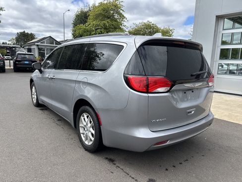 Used 2020 Chrysler Voyager Lxi FWD image 3