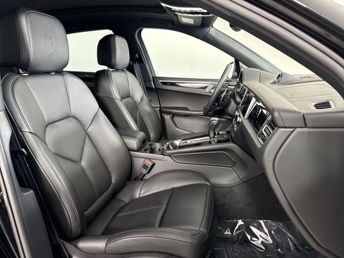 Certified 2025 Porsche Macan Turbo AWD/4WD image 23