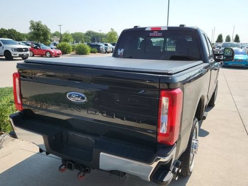 Used 2023 Ford F250 XLT AWD/4WD image 3