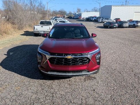 Certified 2025 Chevrolet Trax LT w/ Driver Confidence Package image 8
