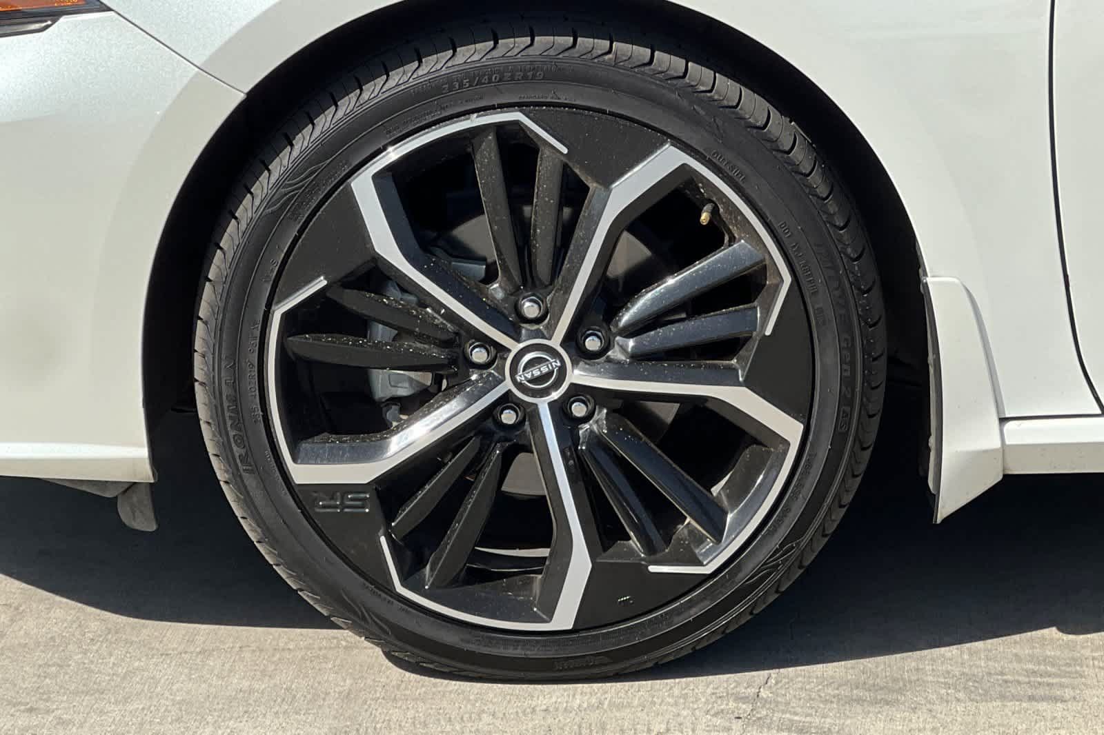 Used 2023 Nissan Altima 2.5 SR w/ SR Premium Package FWD image 12