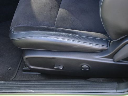 Used 2023 Dodge Challenger R/T w/ Plus Package image 31