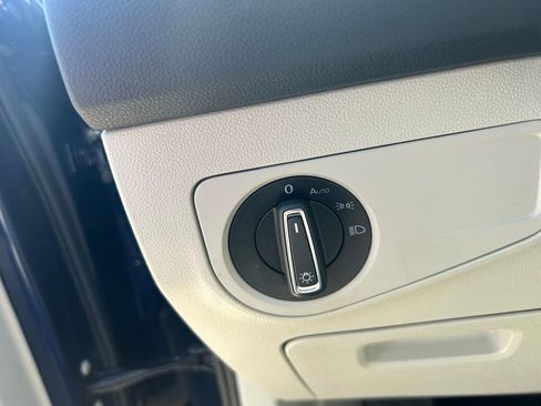 Used 2023 Volkswagen Tiguan SE image 54