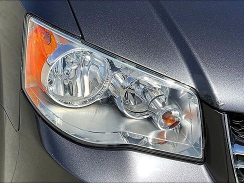 Used 2017 Dodge Grand Caravan SXT image 29