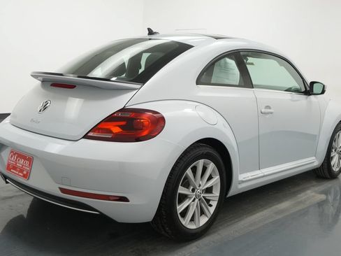 Used 2018 Volkswagen Beetle 2.0T SE FWD image 8